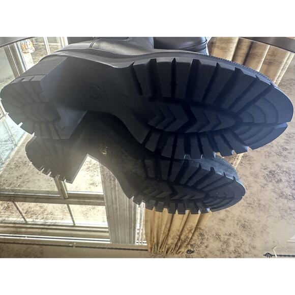 PRADA BLACK Leather Double Gore Lug Sole Chelsea Ankle Boots EU 40 US 9 - Picture 8 of 9